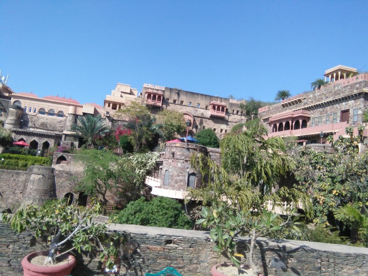 Hotel NEEMRANA FORT.