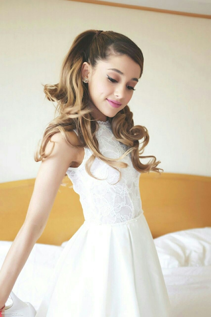 Arianna grand..........a great singer!