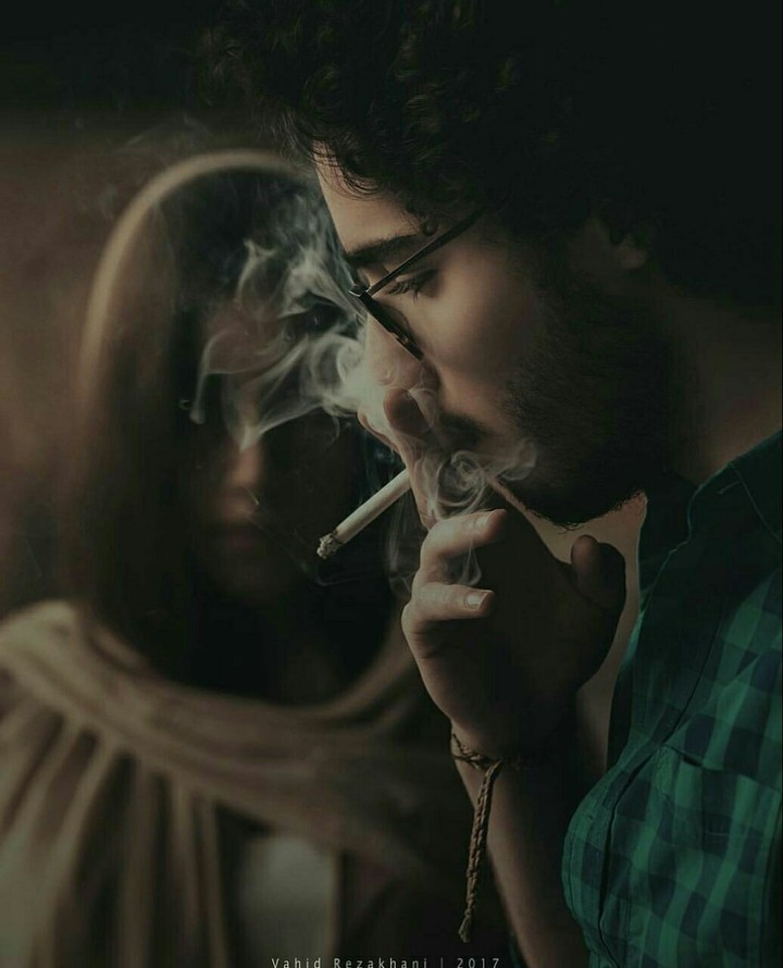 ‏بخيبة ملك مخلوع تنظر إلى الشخص الذي كان "شعبك "