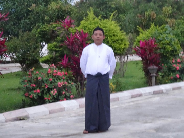 ဗဟိုဝန္ထမ္းတကၠသိုလ္ ( အထက္ျမန္မာျပည္)