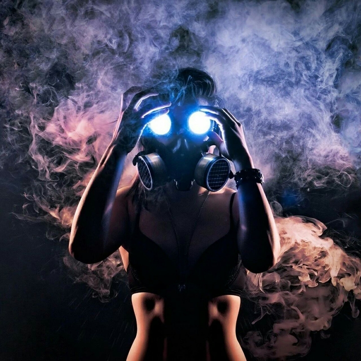 girl wore gas mask