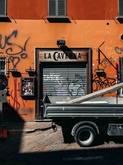 La Caverna, Bologna, Italia