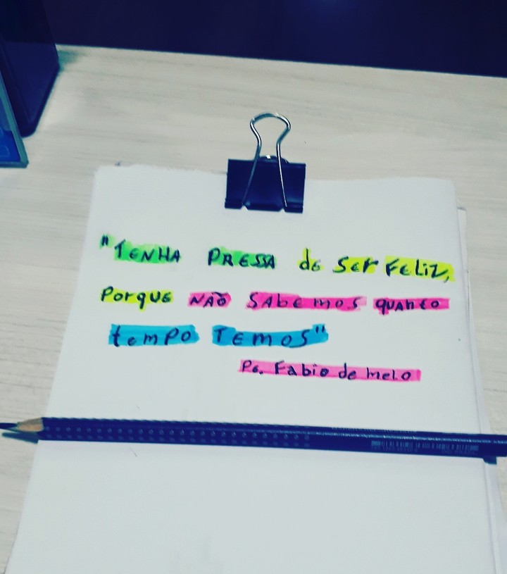 Ser feliz com as coisas simples .