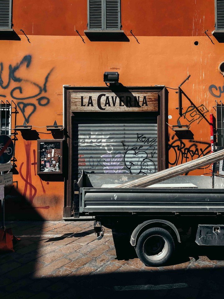La Caverna, Bologna, Italia
