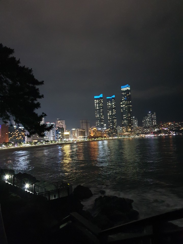 해운대의 밤바다