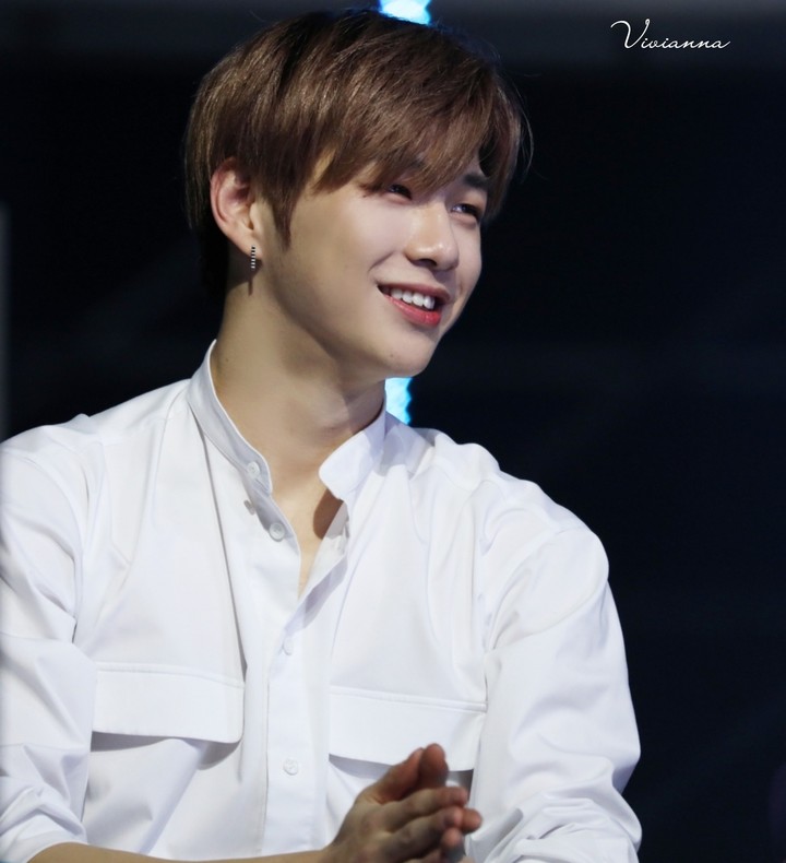 강다니엘 웃음