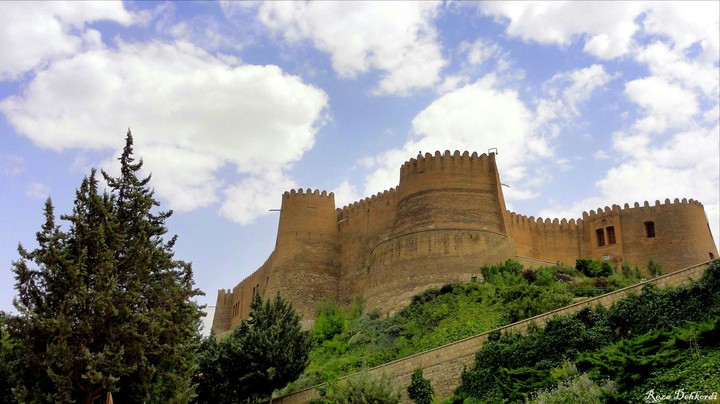 Shāpour Khāst Castle.