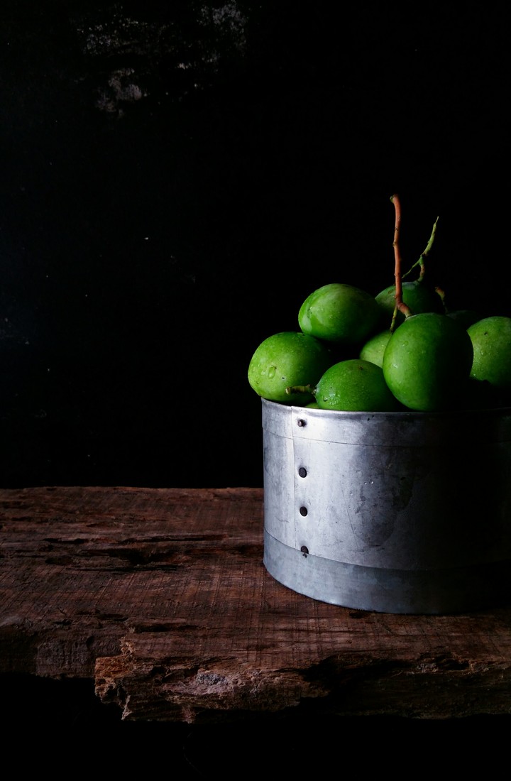 raw mangoes