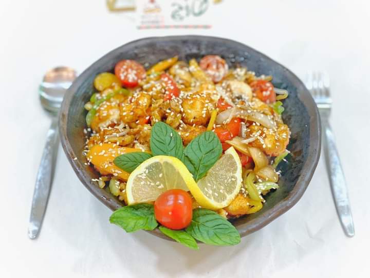 Vegetable salad with cheese