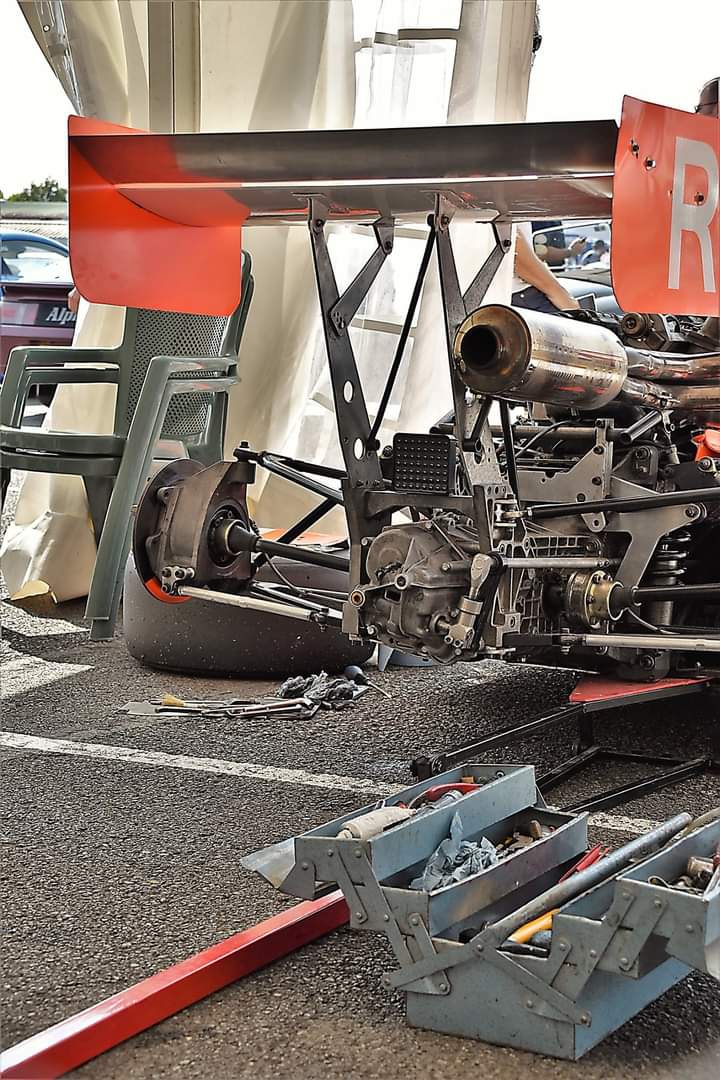 500 Ferrari contre le cancer