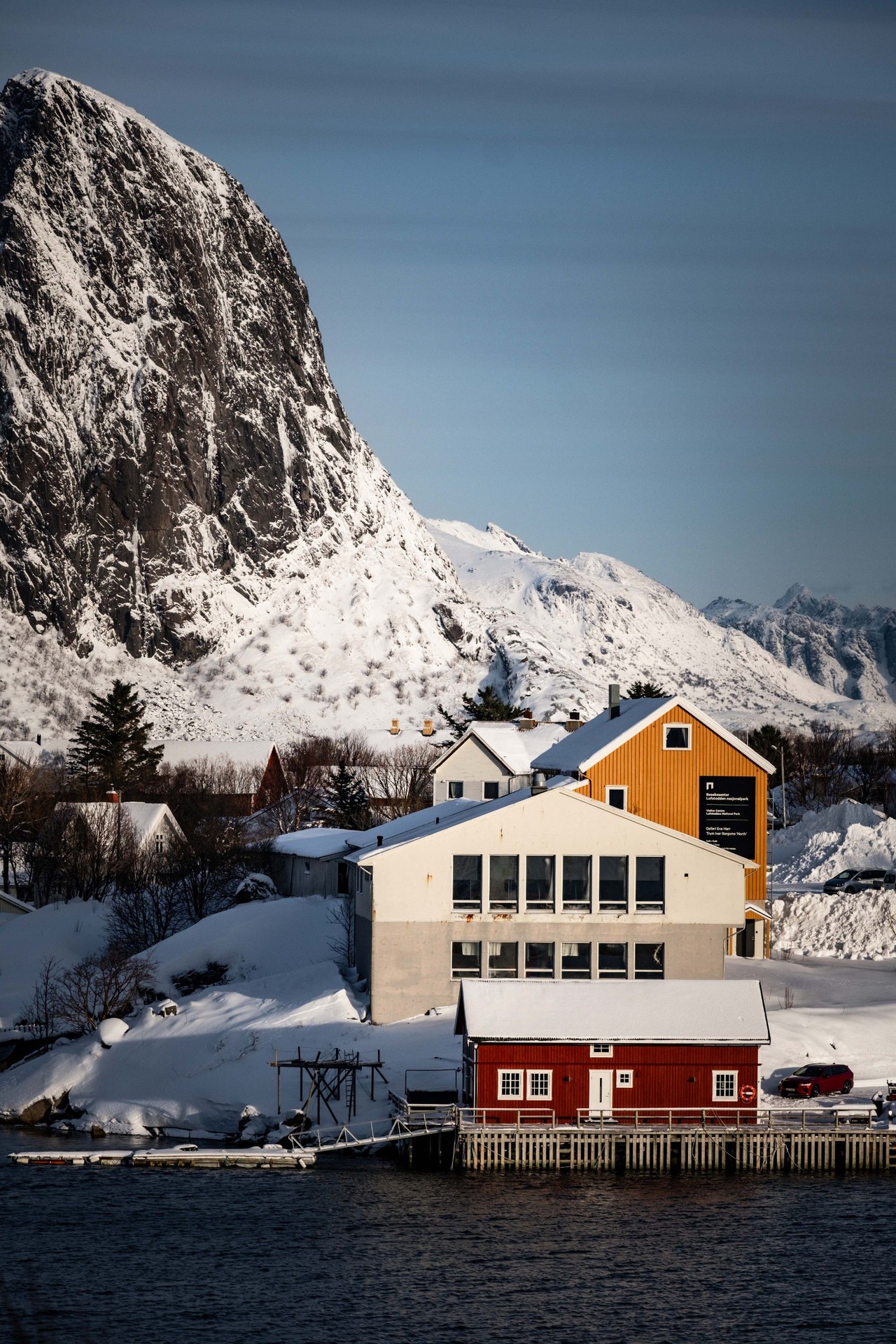 tapety House, Home