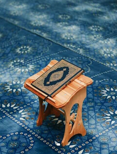 القرآن الكريم هو كتاب الله عز وجل أنزل للناس فيه الهدى