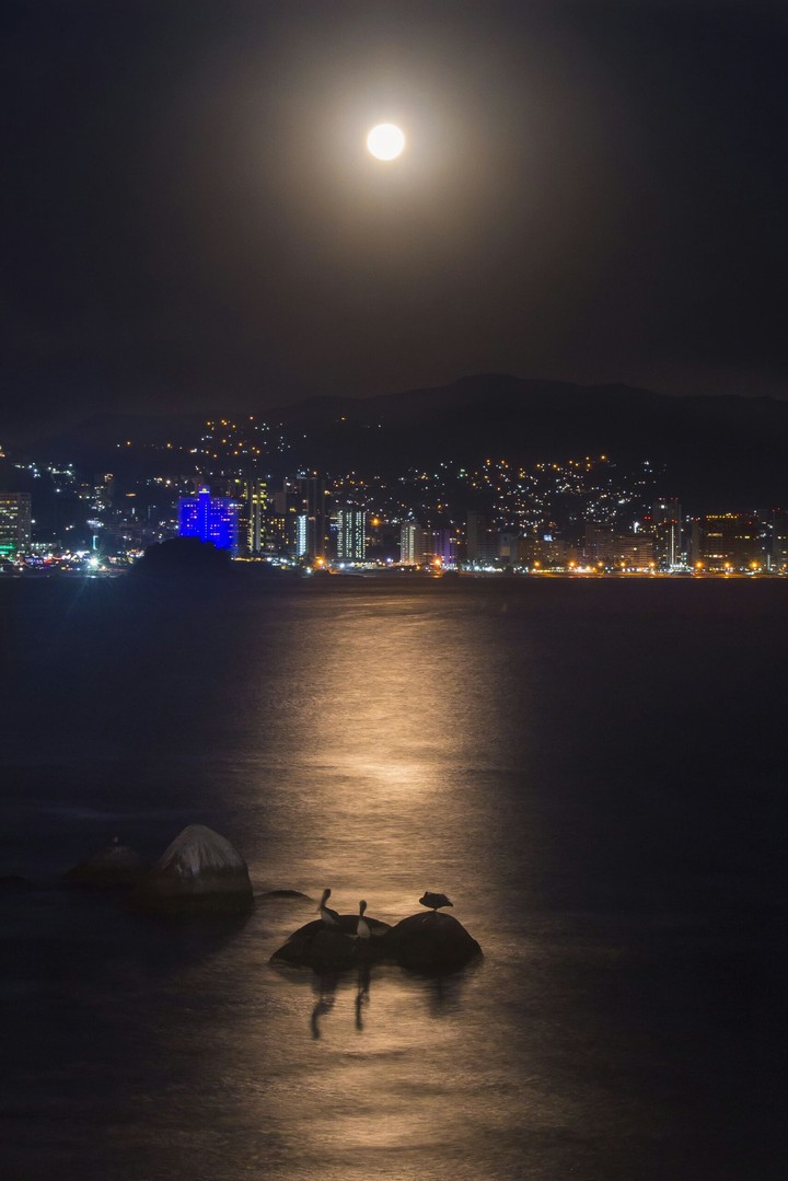 full moon over acapulco
