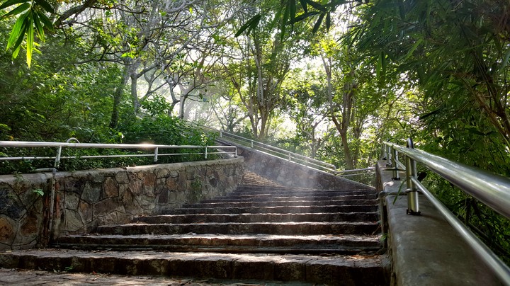 Lighting on stairway