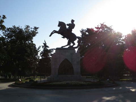 Atatürk onur anıtı.