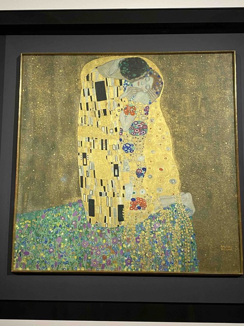 Gustav Klimt The Kiss Belvedere Museum Vienna