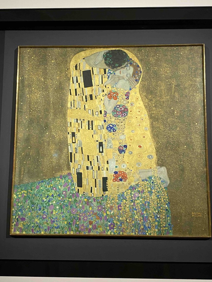 Gustav Klimt The Kiss Belvedere Museum Vienna