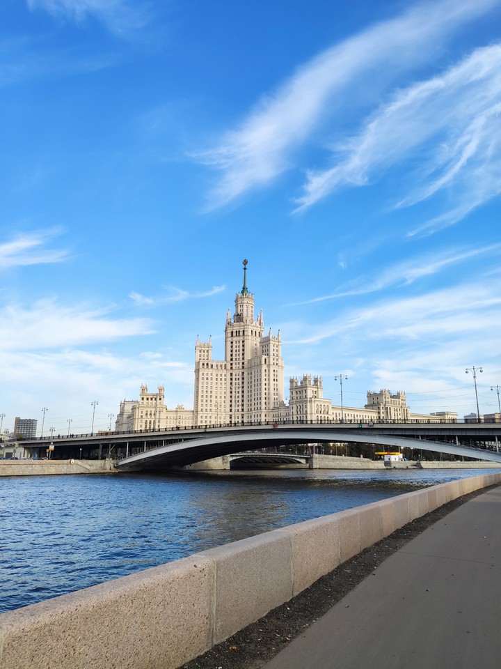 Skyscraper on Kotelnicheskaya embankment