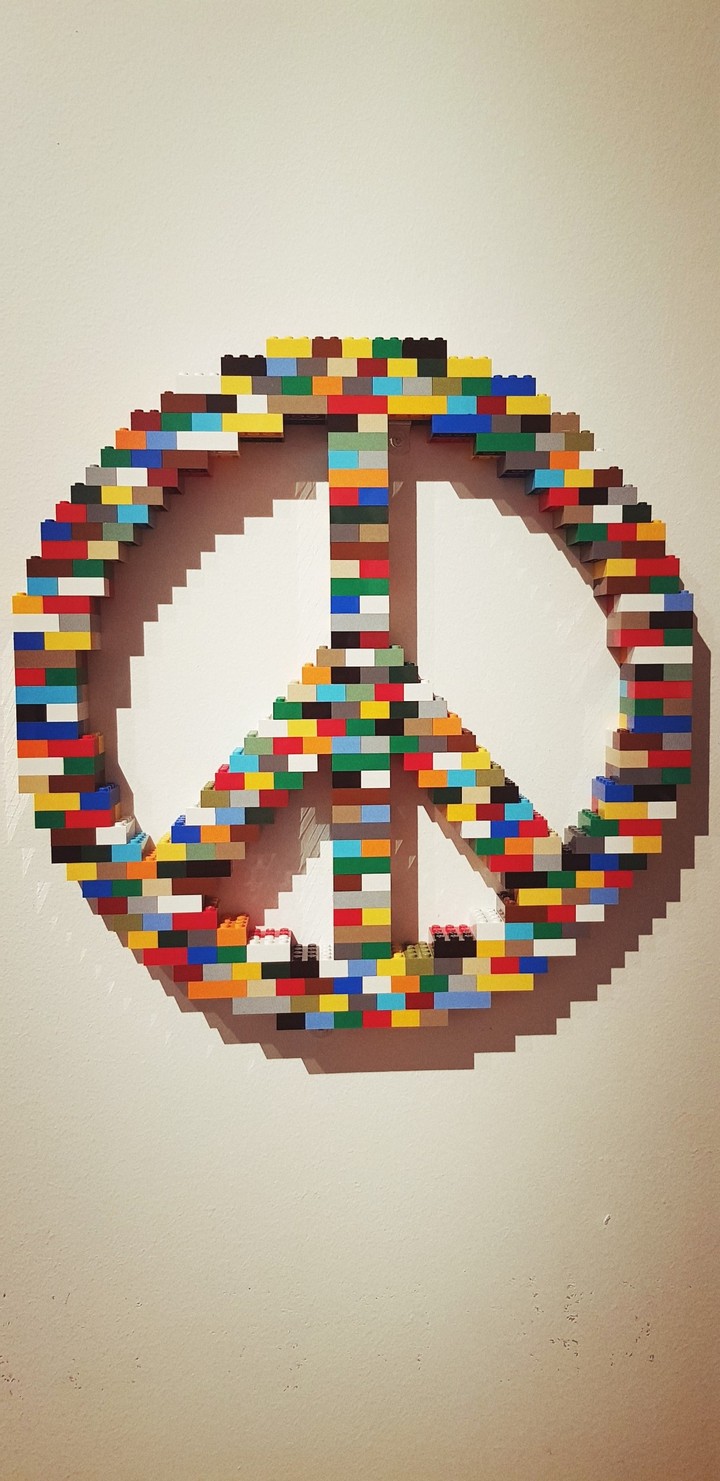 LEGO Peace as 18.5:9 for SAMSUNG galaxy display