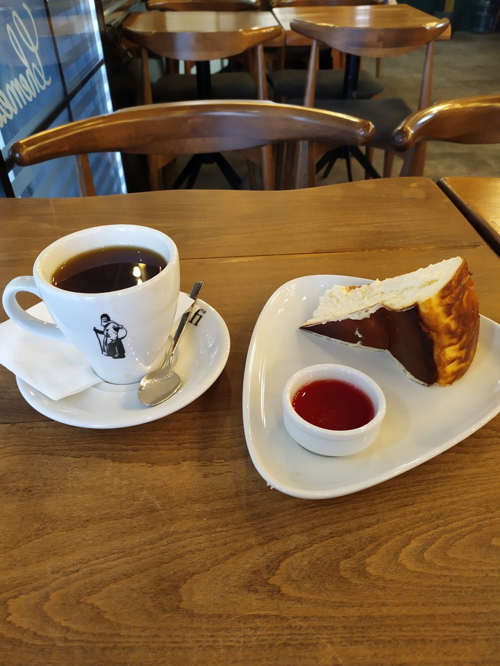 coffee time with san sebastian cheesecake