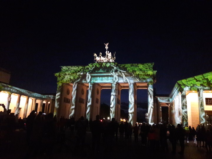 lightshow brandenburg gate